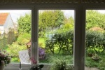 Esszimmer mit Blick in den Garten